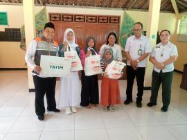 Pembagian Paket Sembako Dari Rumah Zakat Yogyakarta Kepada Anak Yatim Piatu Dan Duafa